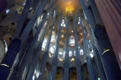 682px-Sagrada_familia_interior_00002