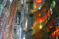 827px-Sagrada_Familia_interior_2