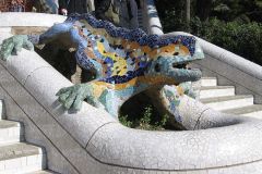 1024px-Parc_Guell_Dragon_Restored